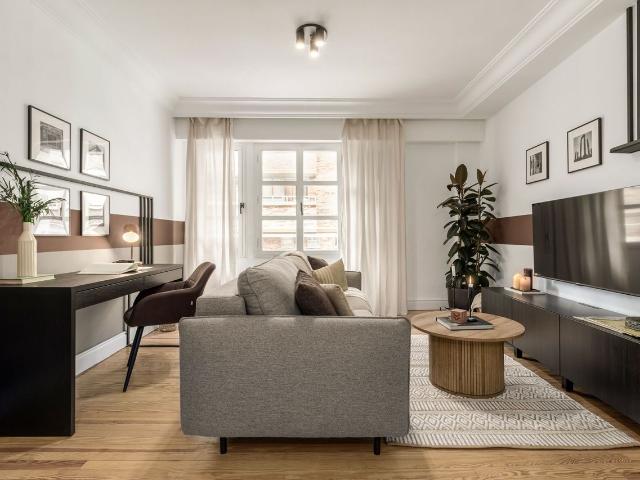 Modern 1 Bedroom Apartment in Duque de Sevilla with Air Conditioning and Sofa Bed, Madrid Amsterdam Apartments for Rent
