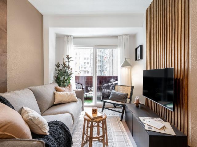 Modern 1 Bedroom Apartment in General Pardiñas with Air Conditioning and Smart TV, Madrid Amsterdam Apartments for Rent