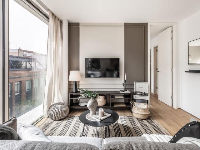 Modern 1 Bedroom Apartment on Javier Ferrero with Pool and Gym Access, Madrid Amsterdam Apartments for Rent