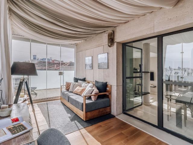 Modern 1 Bedroom Flat in Madrid with Private Patio and Terrace, Madrid Amsterdam Apartments for Rent