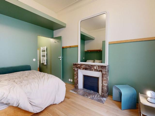 Modern 1 Bedroom Flat in the heart of Paris Gym, Coworking, and Courtyard Access!, Paris Amsterdam Apartments for Rent