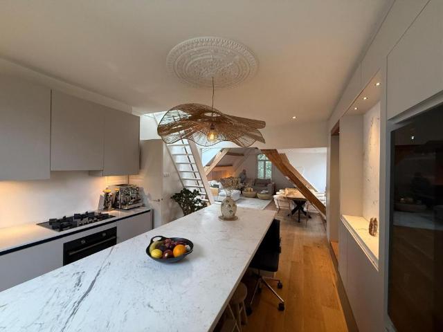 Modern 1 Bedroom Loft with Balcony & Terrace in Amsterdam Museum District