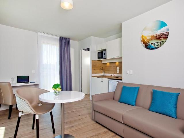 Modern 1 BR apartment with Free WiFi near Gare de Lyon: Comfort and Convenience in Paris