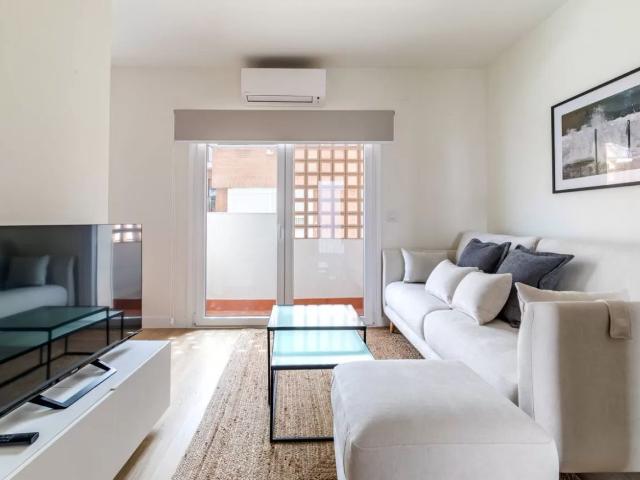 Modern 1BR near Santiago Bernabéu: Steps from Metro & AZCA, Madrid Amsterdam Apartments for Rent