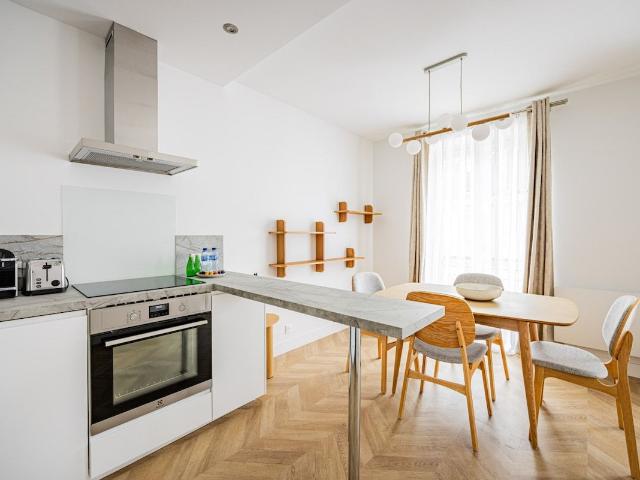Modern 1BR Apartment near Nation with AC, Paris Amsterdam Apartments for Rent