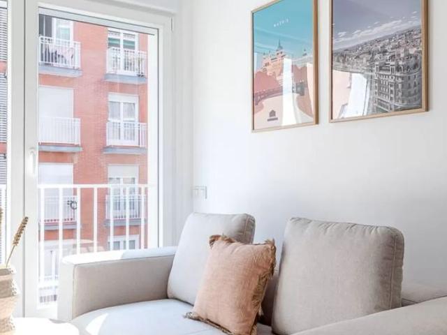 Modern 1BR in Prime Tetuán: Steps from Metro & AZCA, Madrid Amsterdam Apartments for Rent