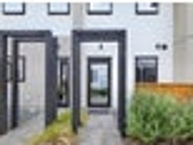 Modern 2020 Beachside InvestmentReturning $480pw