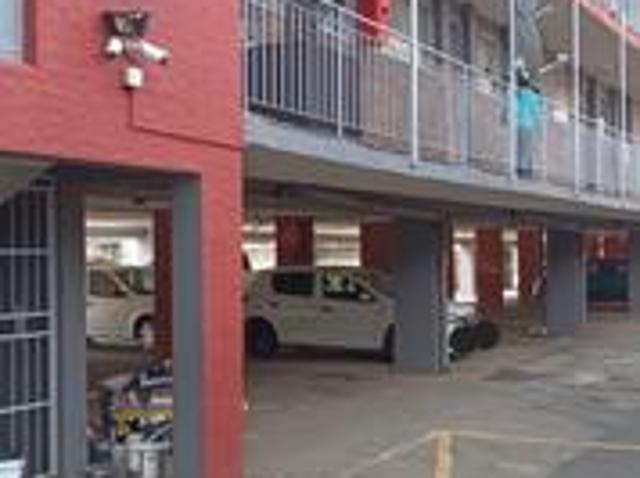 modern 2.5 bedroom apartment in kemp.