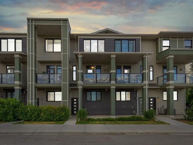 Modern 2 Bed + 2.5 Bath Townhome in Seton | Tandem Garage | Playground Across th