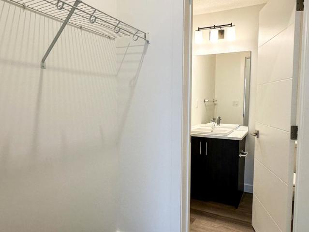 Modern 2 Bed 2 Bath Townhome In Springbank Hill | Garage