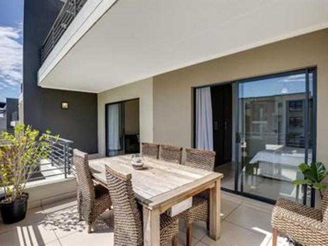 modern 2 bed 2 bath 1st floor apartment