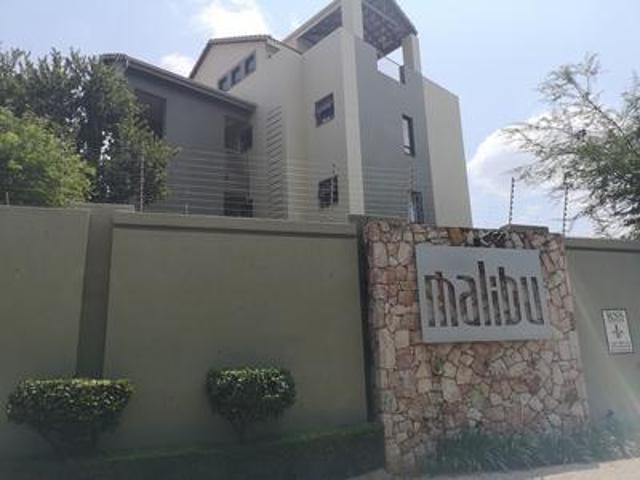 modern 2 bed 2 bathroom middle floor.