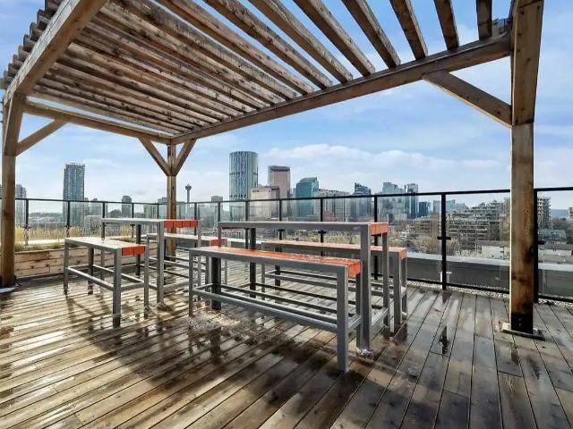 Modern 2 Bed Corner Unit in Bridgeland with Rooftop Patio & Downtown Access