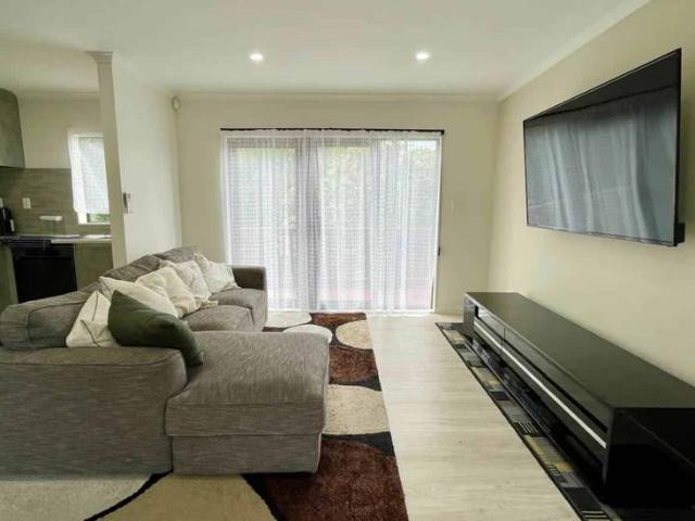Modern 2 bed home, great location!