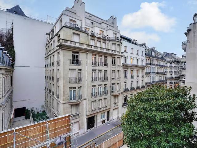 Modern 2 bedroom/4 person apartment Montaigne
