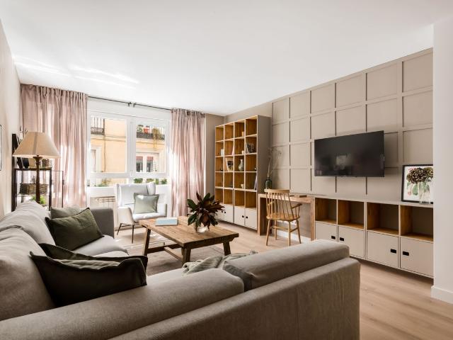 Modern 2 Bedroom Mediterranean Inspired Flat with Dual Workspaces and Natural Light, Madrid Amsterdam Apartments for Rent