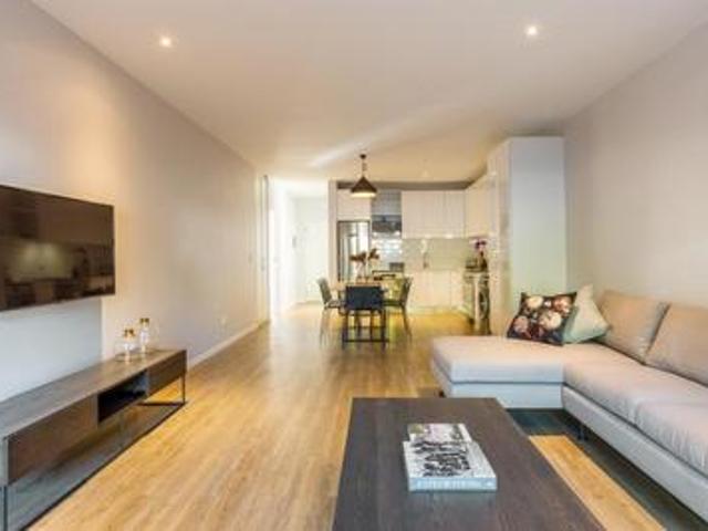 modern 2 bedroom aoartment with gard.