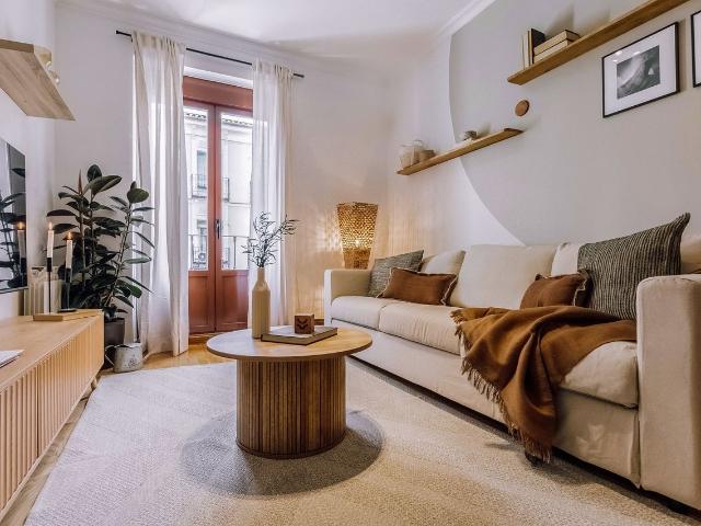 Modern 2 Bedroom Apartment with Office and Air Conditioning on Sandoval Street, Madrid Amsterdam Apartments for Rent