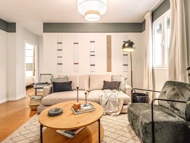 Modern 2 Bedroom Apartment with Ducted Air Conditioning in Fernán González, Madrid Amsterdam Apartments for Rent