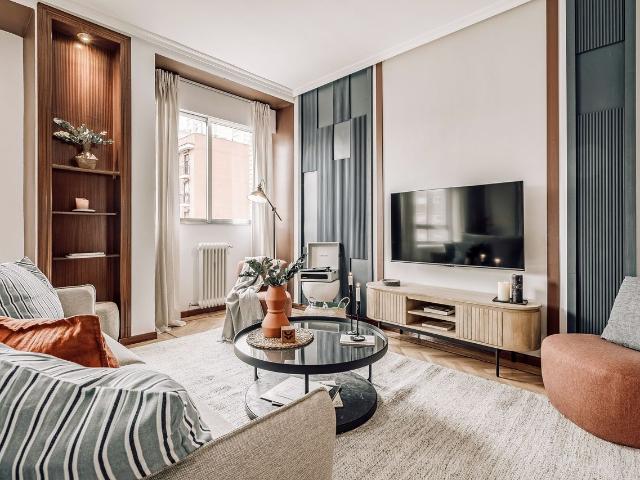 Modern 2 Bedroom Apartment with Designer Furniture and Ducted Air Conditioning, Madrid Amsterdam Apartments for Rent