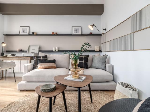 Modern 2 Bedroom Apartment with Designer Furniture and High Speed WiFi on Doctor Esquerdo, Madrid Amsterdam Apartments for Rent
