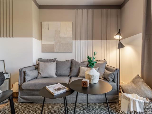 Modern 2 Bedroom Apartment with Designer Furniture on Galileo Street, Madrid Amsterdam Apartments for Rent