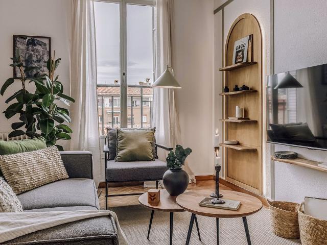 Modern 2 Bedroom Apartment with Designer Finishes and High End Amenities, Madrid Amsterdam Apartments for Rent