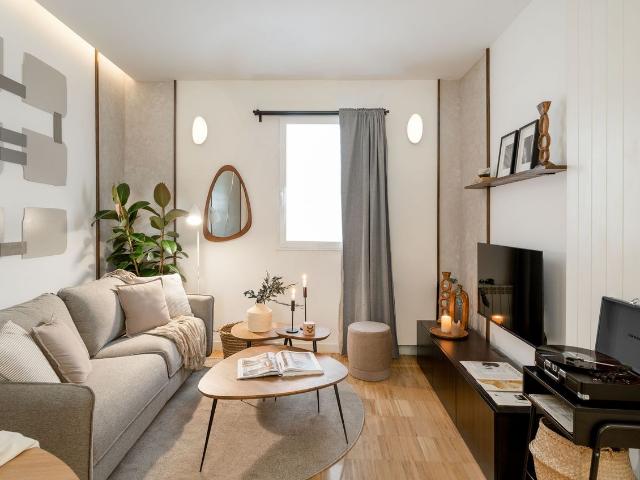 Modern 2 Bedroom Apartment with Designer Finishes and High Speed WiFi, Madrid Amsterdam Apartments for Rent