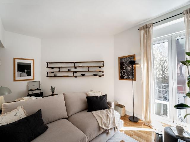 Modern 2 Bedroom Apartment with Designer Finishes in Fuente del Berro, Madrid Amsterdam Apartments for Rent