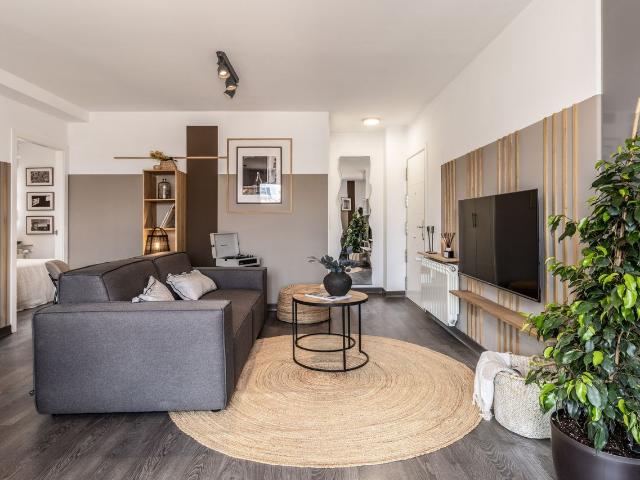Modern 2 Bedroom Apartment with Spacious Terrace and Workspace in Azca, Madrid Amsterdam Apartments for Rent