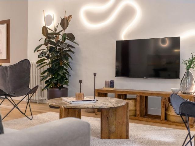 Modern 2 Bedroom Apartment in Fernán González with Private Terrace, Madrid Amsterdam Apartments for Rent