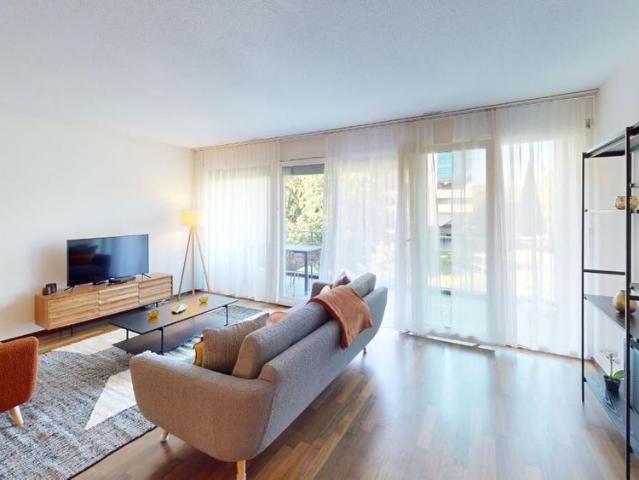 Modern 2 Bedroom Apartment in Morges with Balcony & Parking