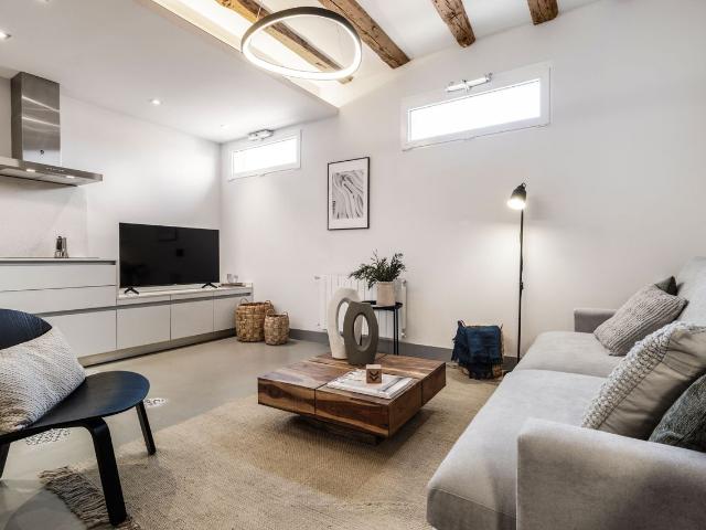 Modern 2 Bedroom Apartment in Palma with Ducted Air Conditioning and Smart Home Features, Madrid Amsterdam Apartments for Rent