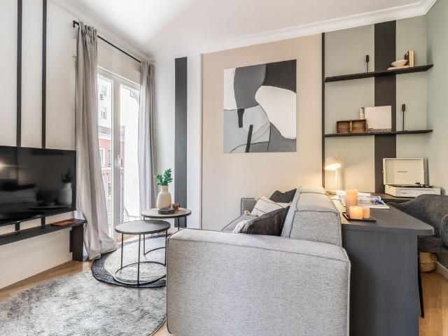 Modern 2 Bedroom Apartment in Ríos Rosas with Designer Furniture and Dedicated Workspace, Madrid Amsterdam Apartments for Rent