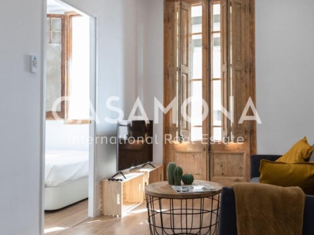 Modern 2 Bedroom Apartment Situated on a Pedestrian Street in Gracia