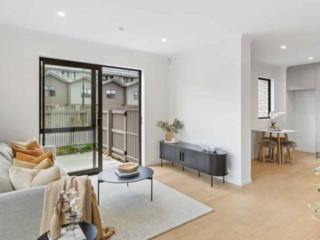 Modern 2 Bedroom Brand New Townhouse in Prime Glenfield Location – $650/week