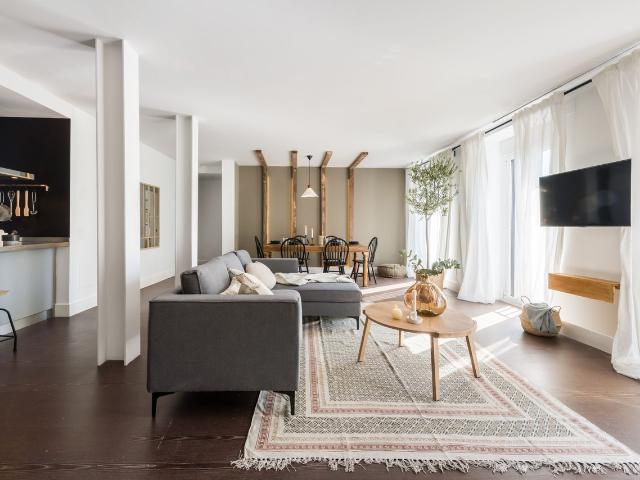 Modern 2 Bedroom Designer Apartment in Malasaña with Dedicated Workspace, Madrid Amsterdam Apartments for Rent