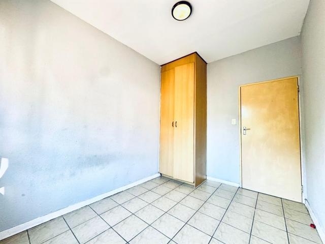 Modern 2 Bedroom Flat with Convenient Amenities