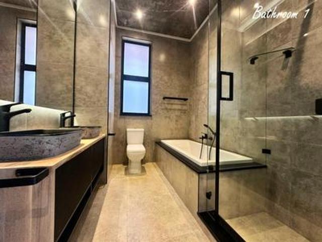 modern 2 bedroom ground floor unit i.