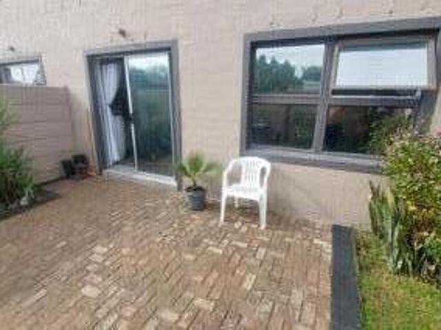 modern 2 bedroom ground floor apartm.