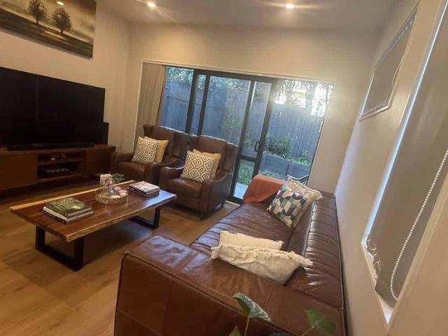Modern 2 Bedroom Home 1 Bathroom + Guest Toilet Low Maintenance Living Convenient Henderson