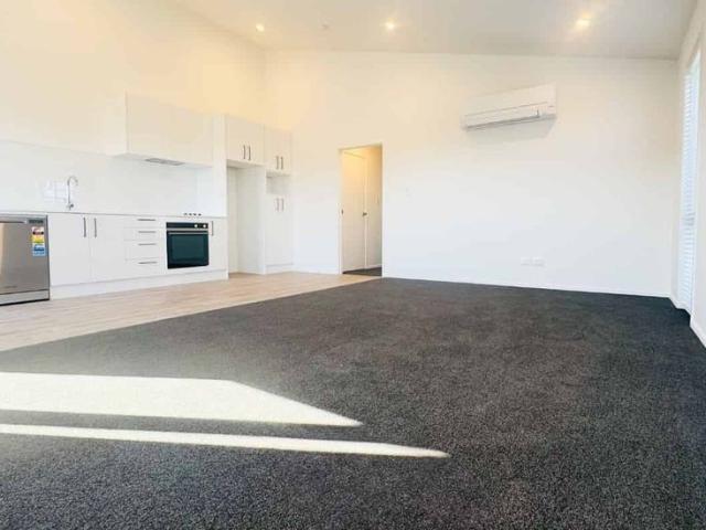 Modern 2 bedroom home in Yaldhurst
