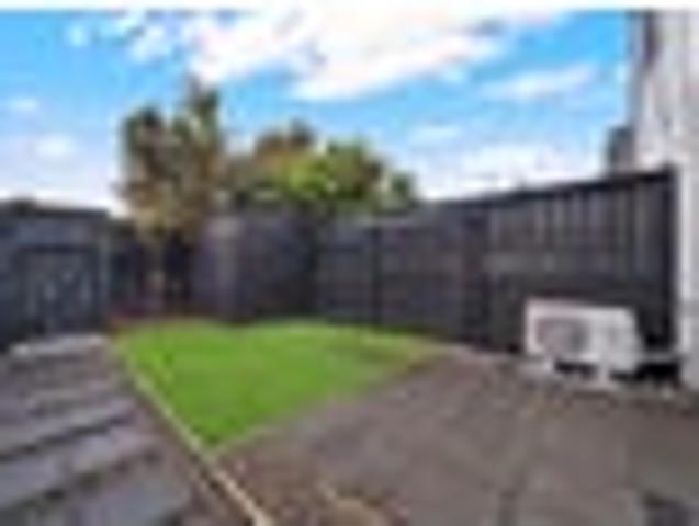 Modern 2 Bedroom Home Next to Pullman Park