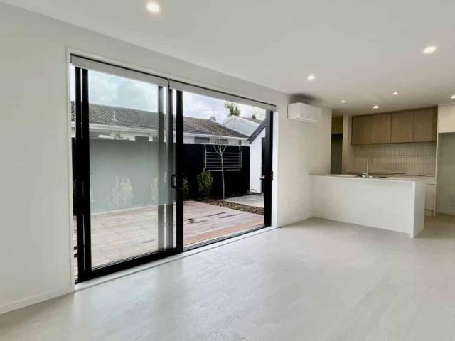 Modern 2 Bedroom Home with Garage