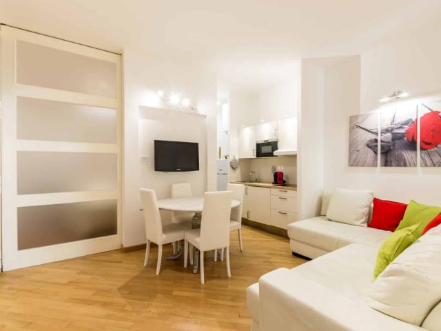 Modern 2 Bedroom Just Minutes Away from the Vatican Cribmed