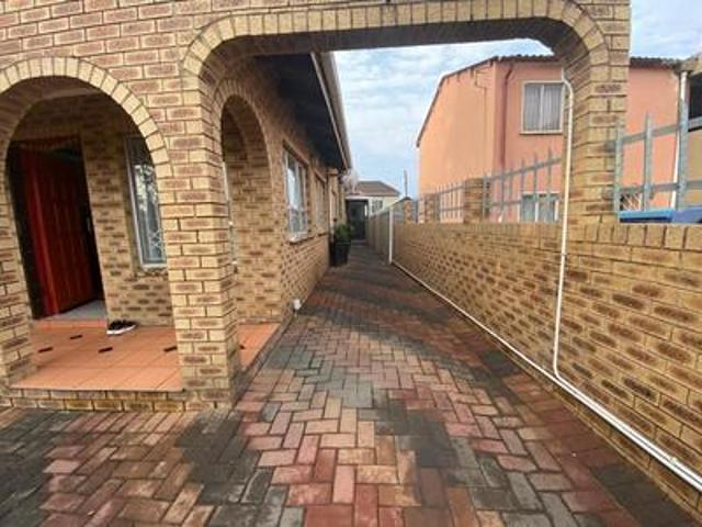 modern 2 bedroom simplex