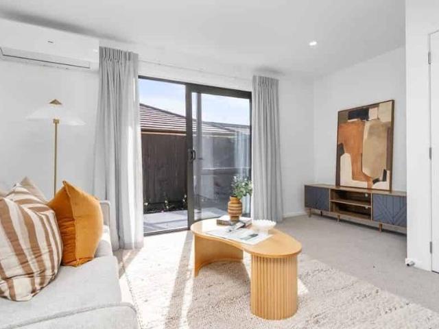 Modern 2 bedroom townhouse!