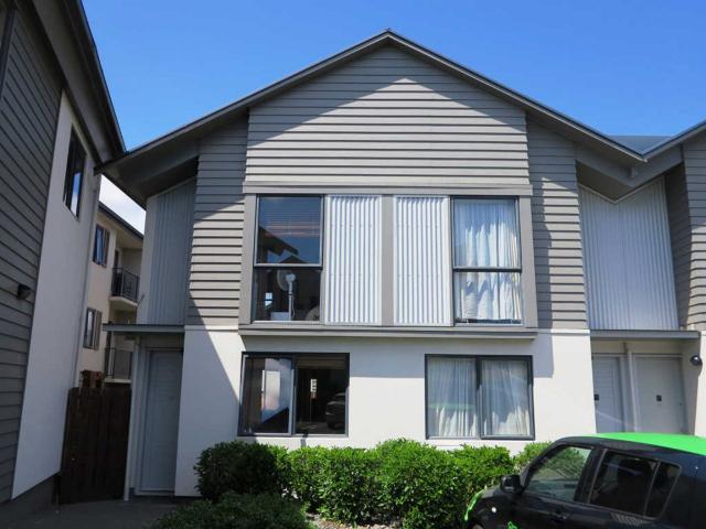 Modern 2 Bedroom Townhouse with Fenced Patio 40/51 Ireland Road, Mount Wellington