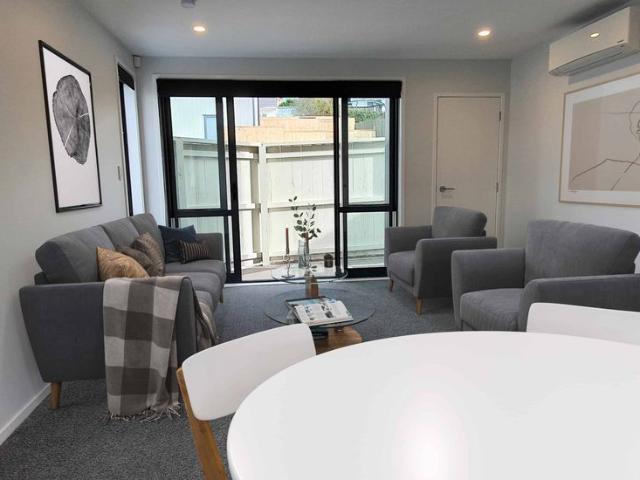 Modern 2 bedroom townhouse with 2 bathrooms