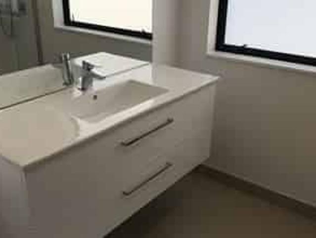 Modern 2 Bedroom Townhouse in Glenfield – Water Included!